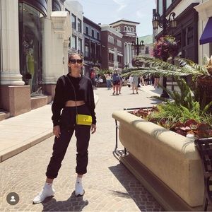 🌙 Gorgeous Yellow Kurt Geiger w/ Chain